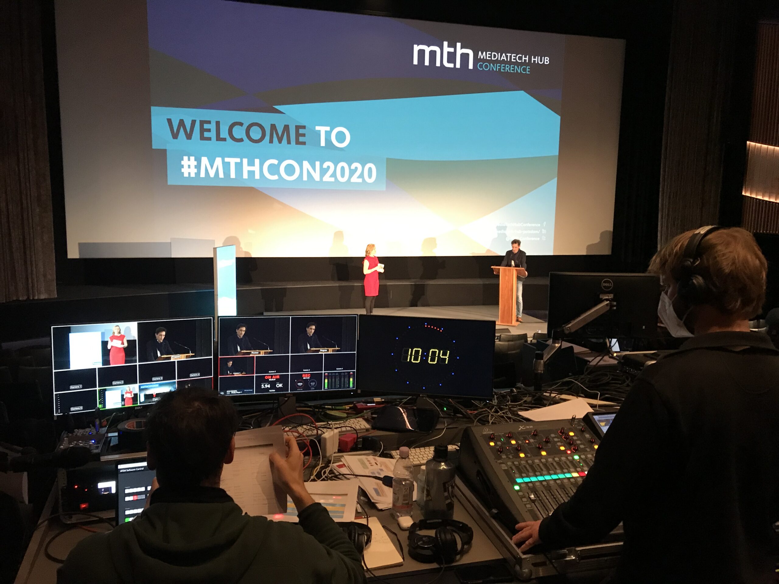 02 veranstaltungsmacher mth mediatech hub conference 2020 Buehne Stellprobe mit Regie 2 scaled