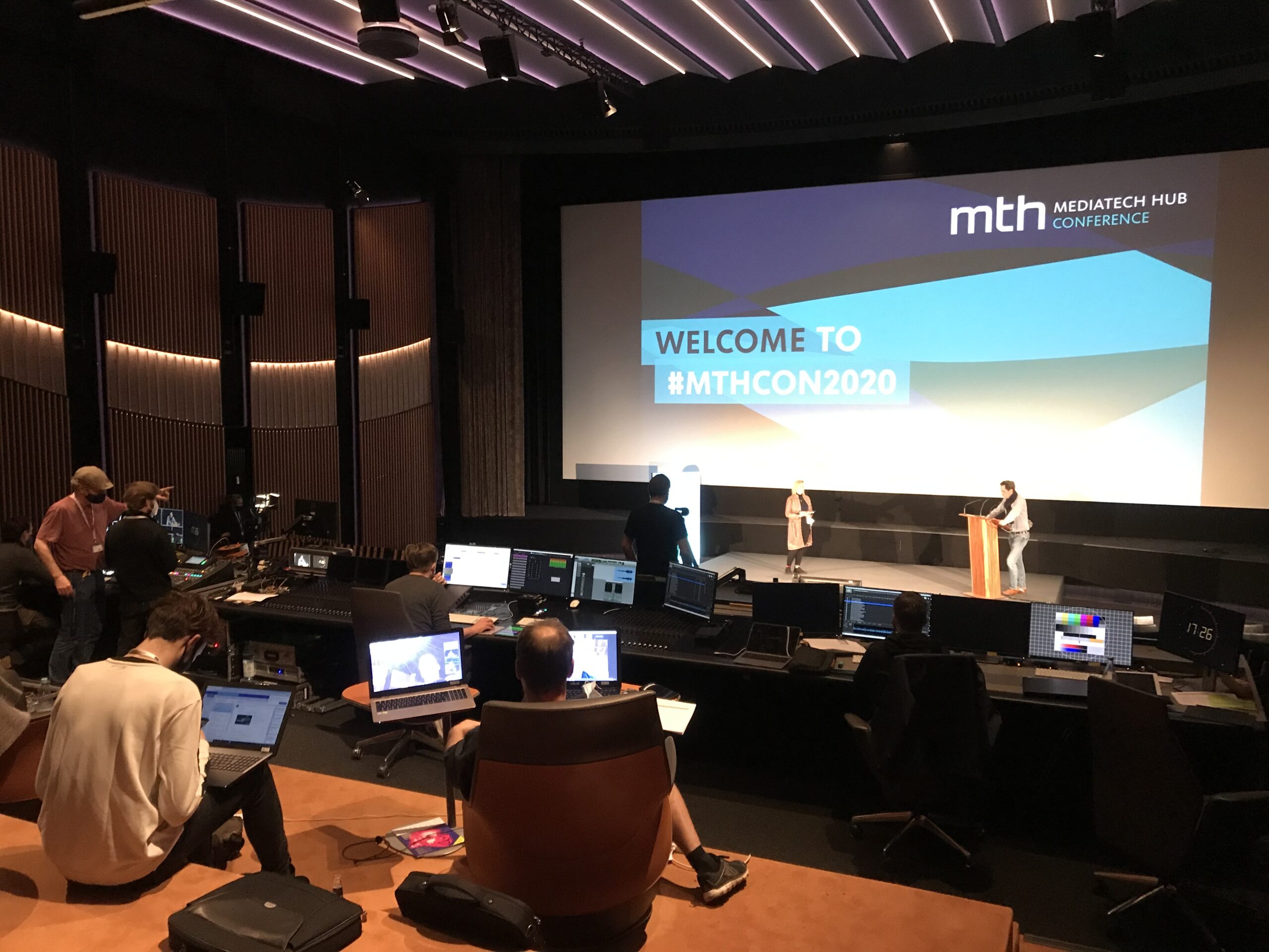 veranstaltungsmacher mth mediatech hub conference 2020 Buehne stellprobe mit regie scaled